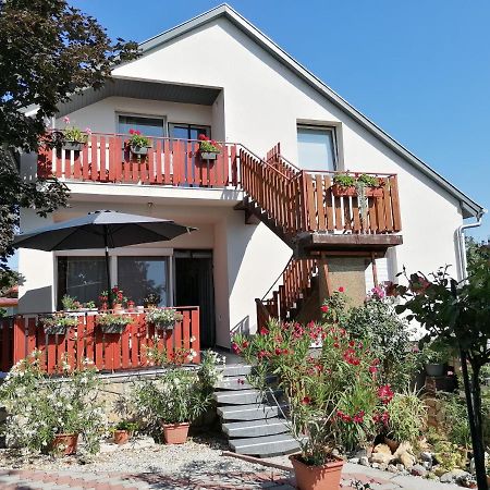 Mimi Vendeghaz Apartment Сиофок Екстериор снимка