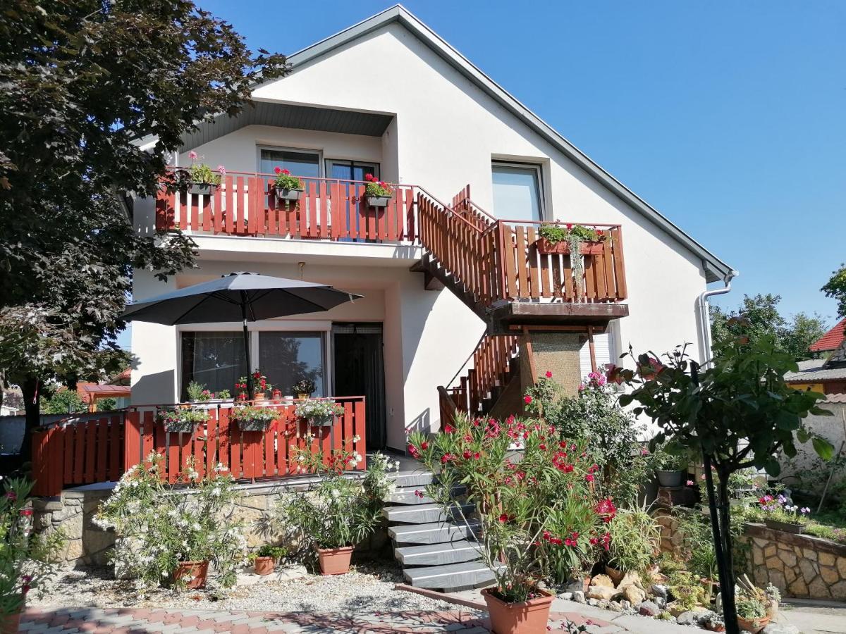 Mimi Vendeghaz Apartment Сиофок Екстериор снимка